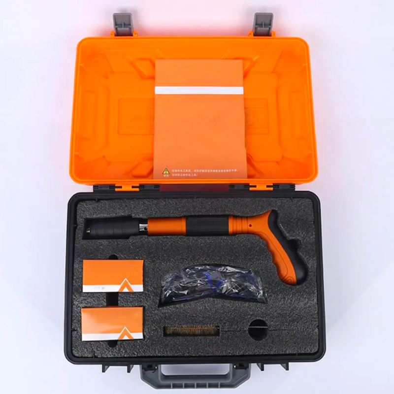 Batteridrevet 3-i-1 festepistol + 100 betongspiker
